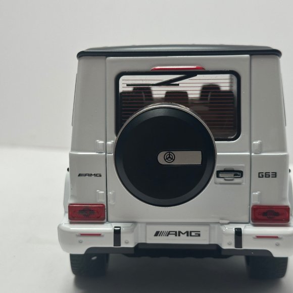 1:18 2015 Mercedes-benz G-Class G63 Diecast TWO Tone White Black With LED Lighs - Picture 4 of 11